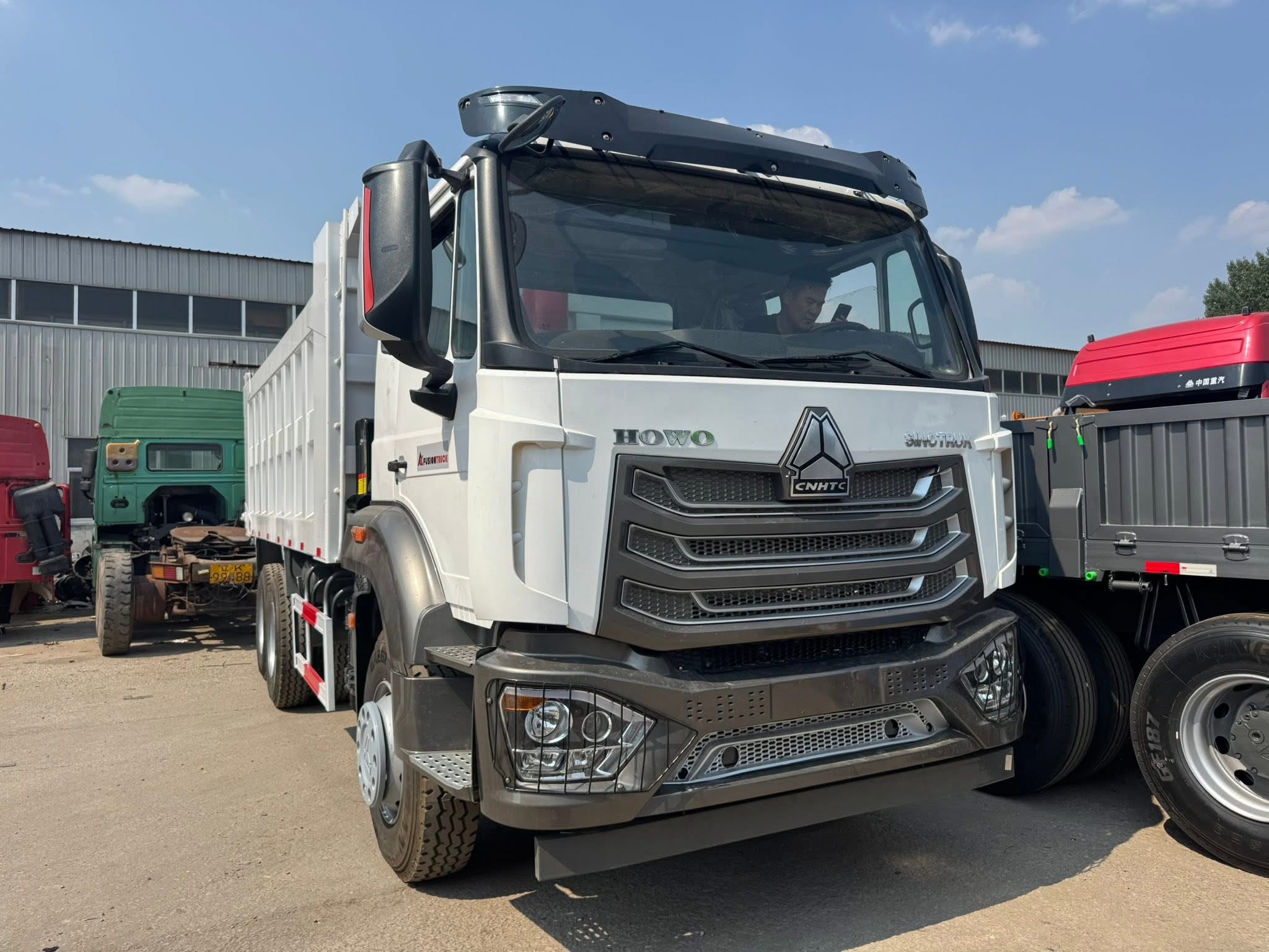 Sinotruk Howo NX 371HP 380HP Diesel Mining Dump Truck Sino Hohan 400hp 10-12 Wheel Used Tipper Truck 6×4